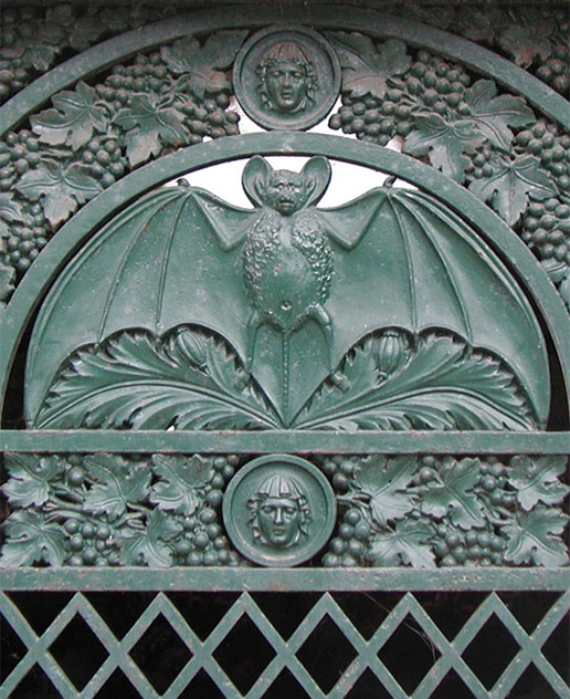 Bat motif from Père-Lachaise Cemetery